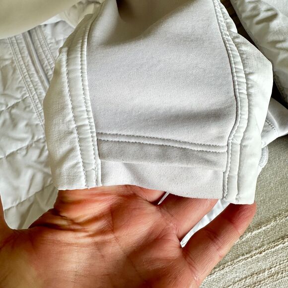 Lululemon “Another Mile” White Quilted Jacket – Size 6 – Lightweight & Warm - Picture 5 of 10